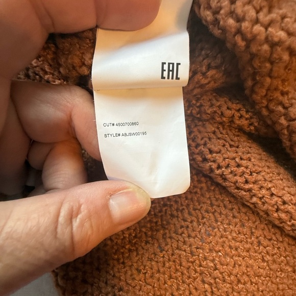 Billabong Warm Brown Knit Sweater Size Small.  B9 - Picture 5 of 8